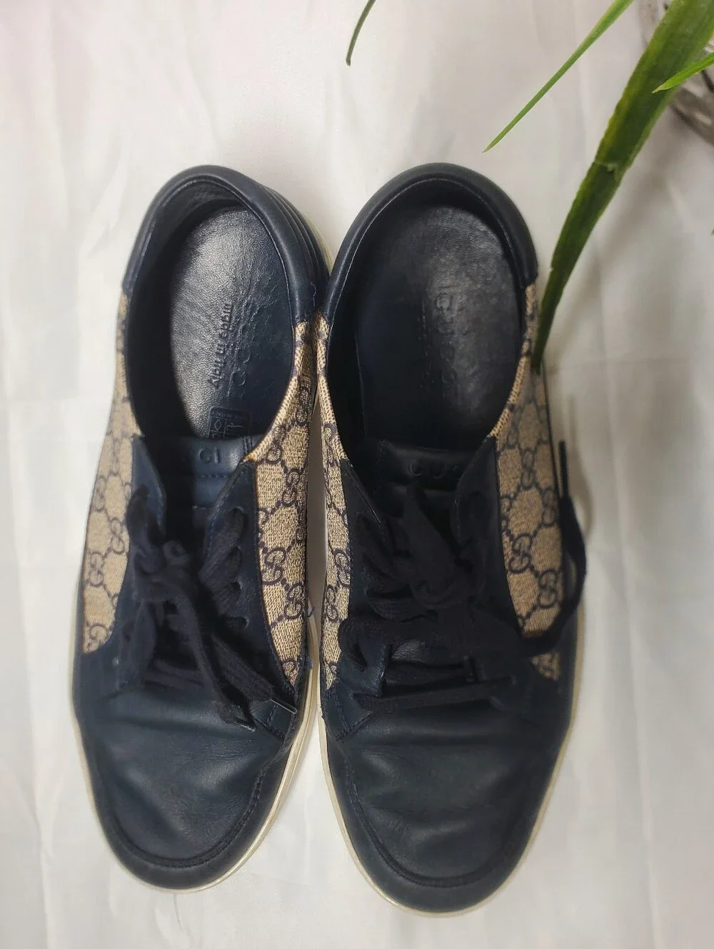 Gucci GG Supreme Monogram Low-Top Sneakers In A Midnigth Blue & Beige Size 8